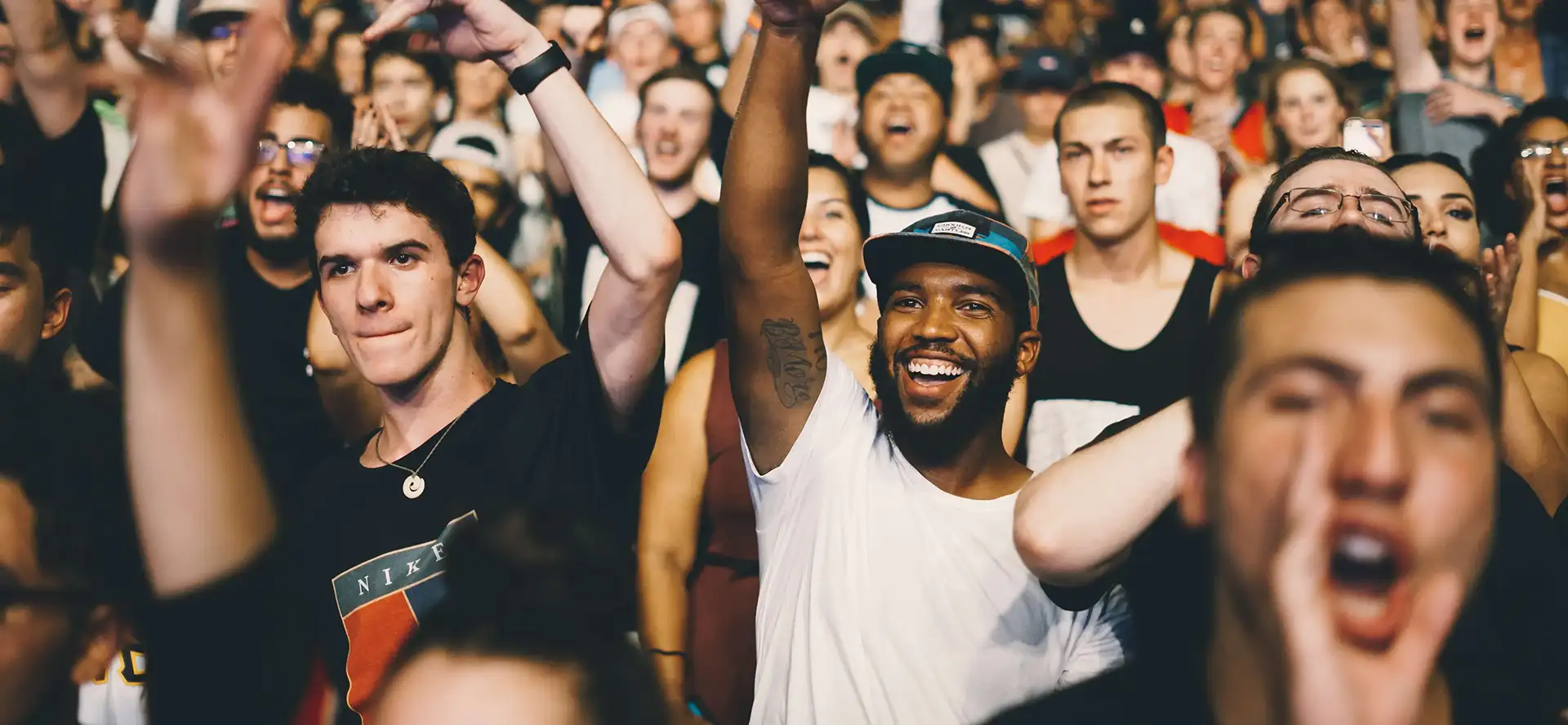 Photographie d'une foule lors d'un concert.